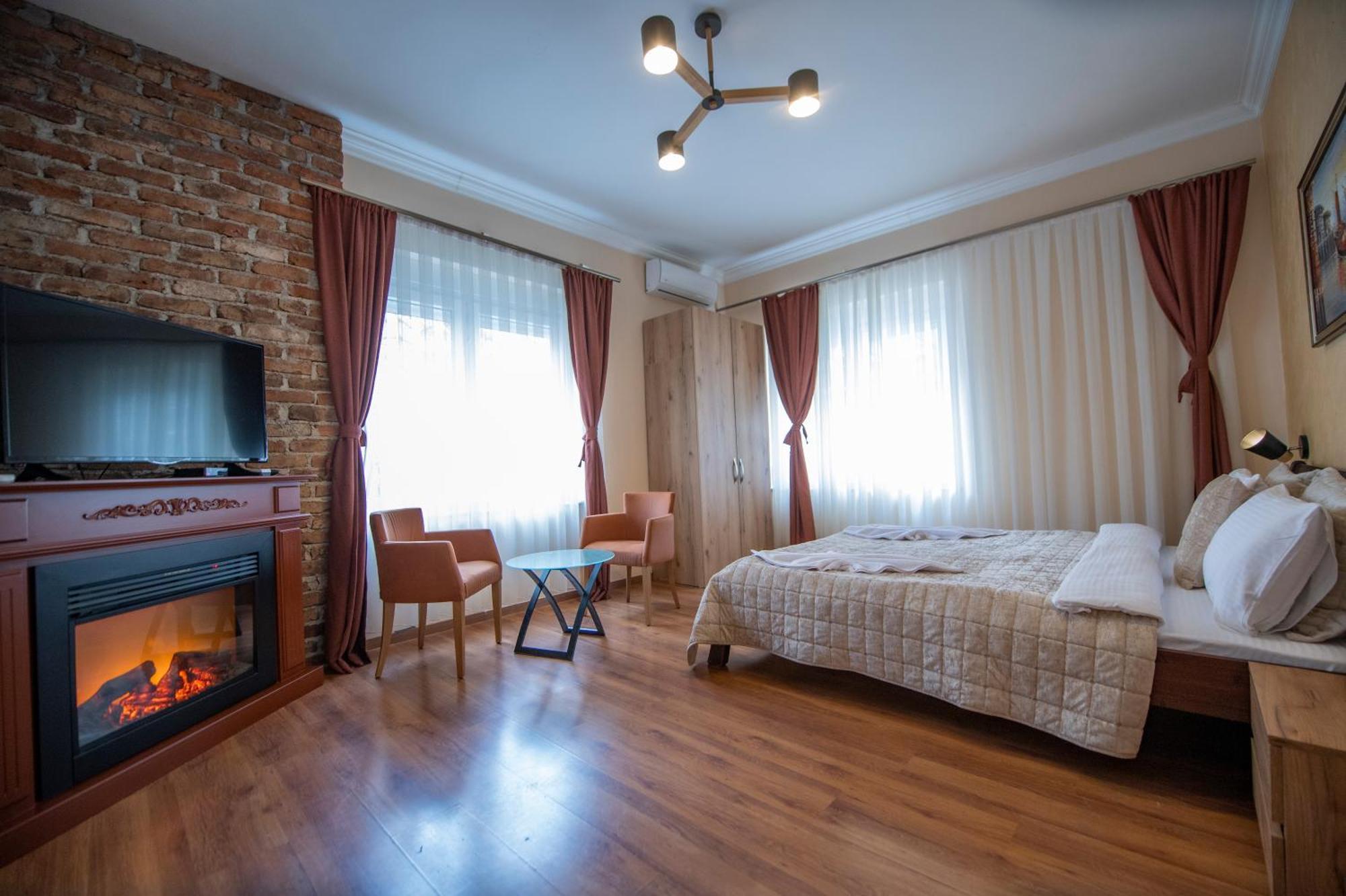 Hotel And Apartments Central City Prishtina Priştine Dış mekan fotoğraf