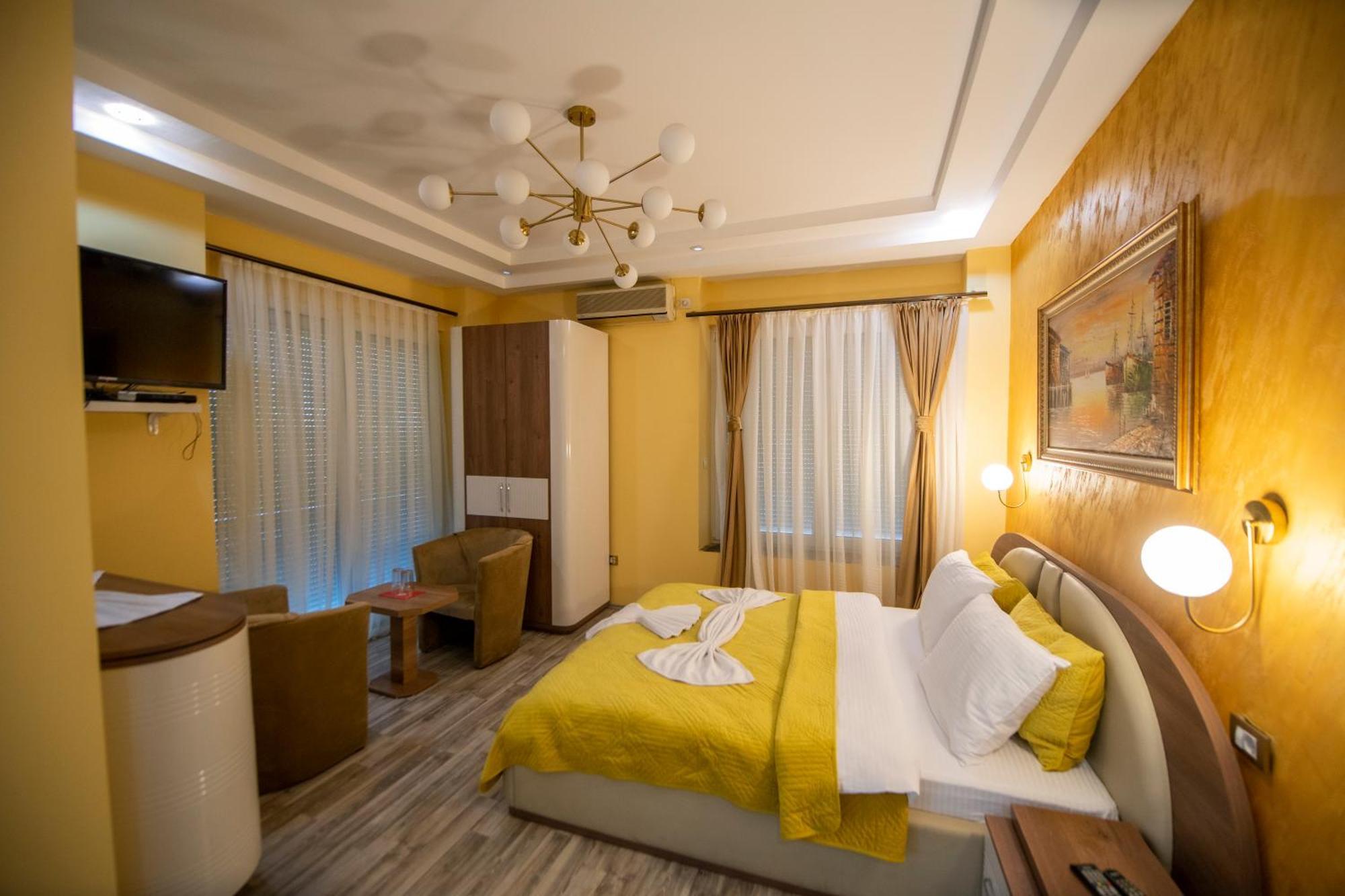 Hotel And Apartments Central City Prishtina Priştine Dış mekan fotoğraf