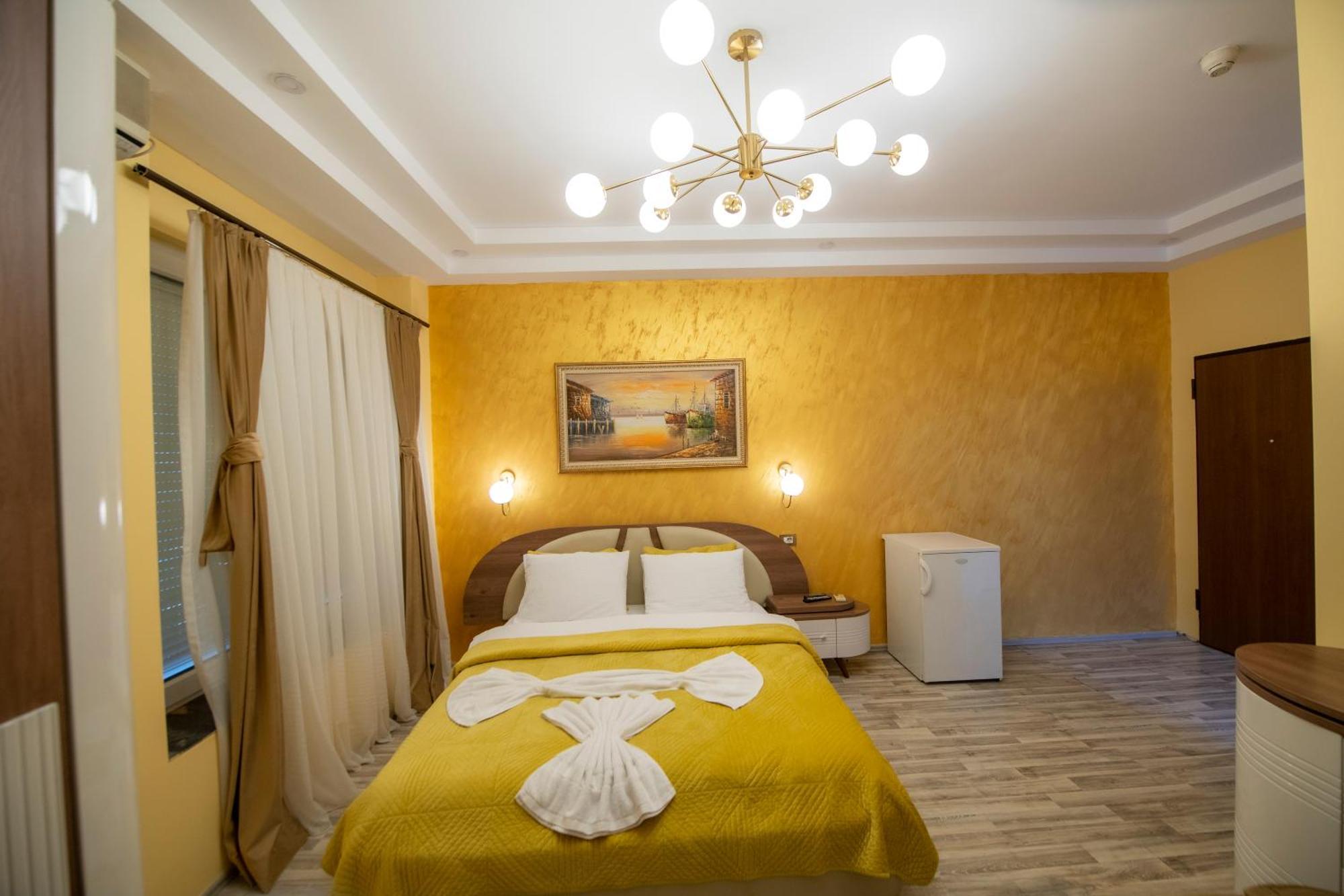 Hotel And Apartments Central City Prishtina Priştine Dış mekan fotoğraf