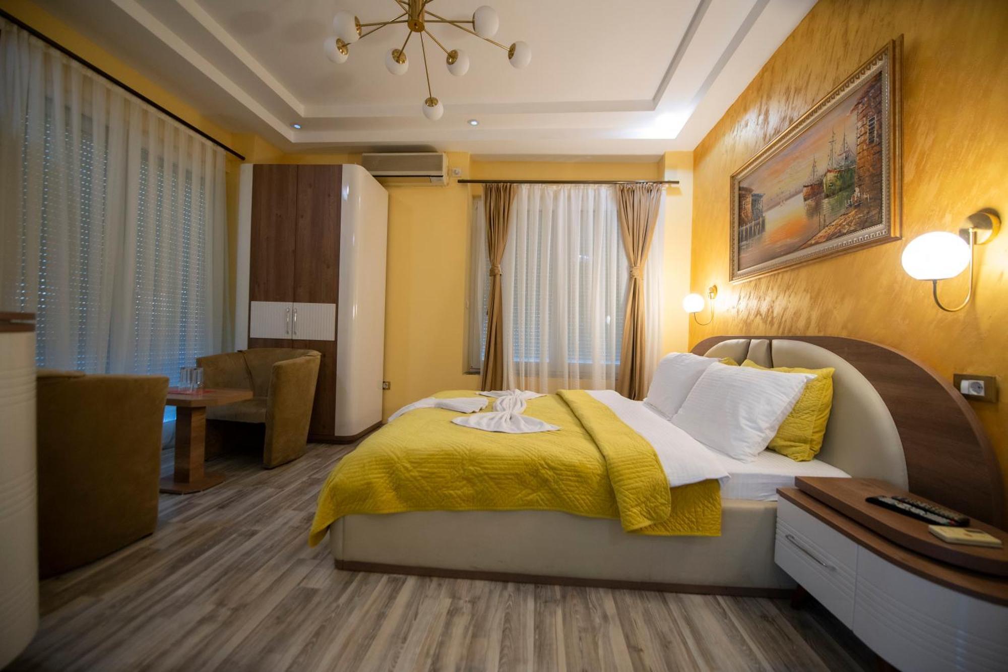 Hotel And Apartments Central City Prishtina Priştine Dış mekan fotoğraf