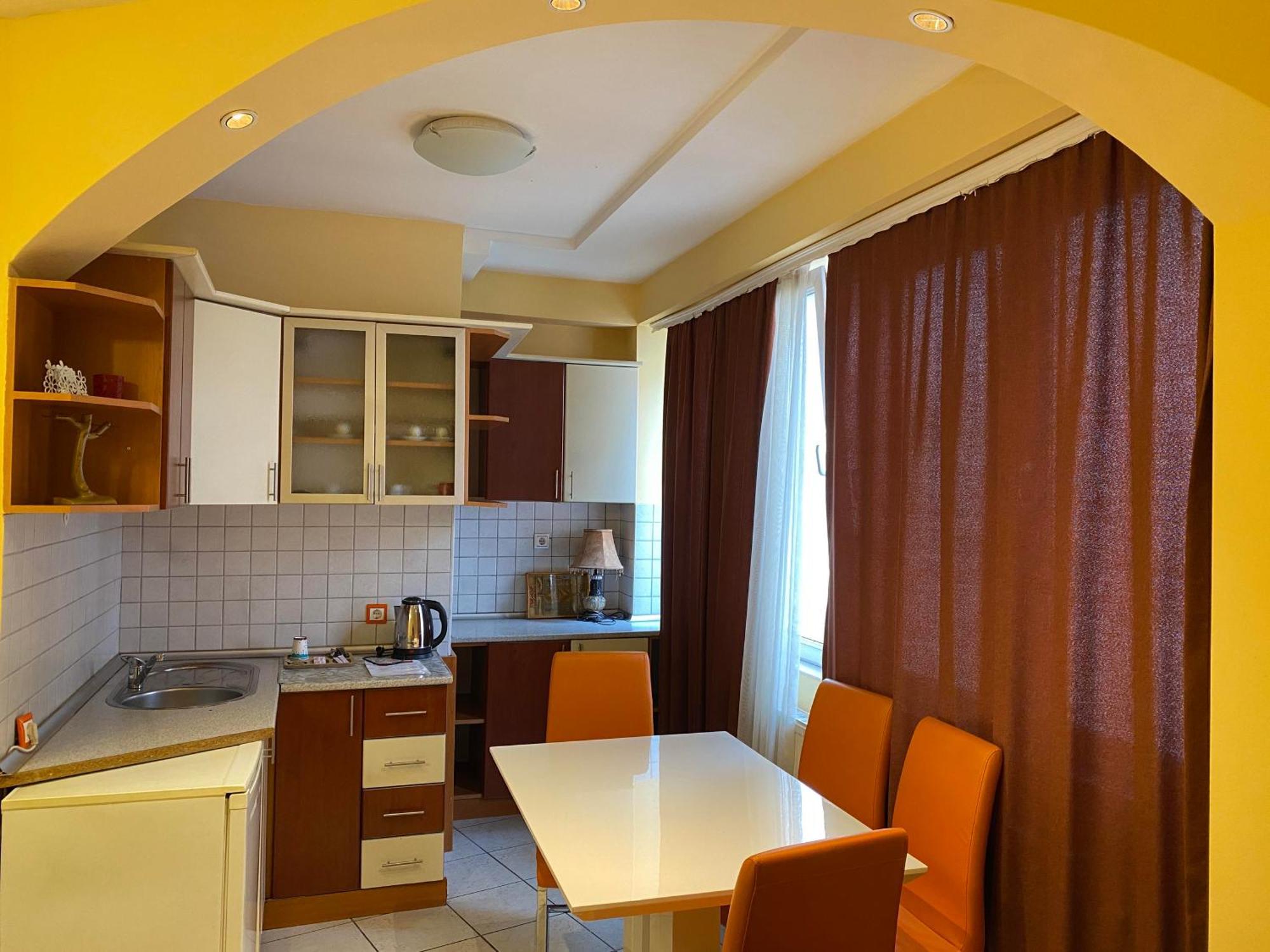 Hotel And Apartments Central City Prishtina Priştine Dış mekan fotoğraf