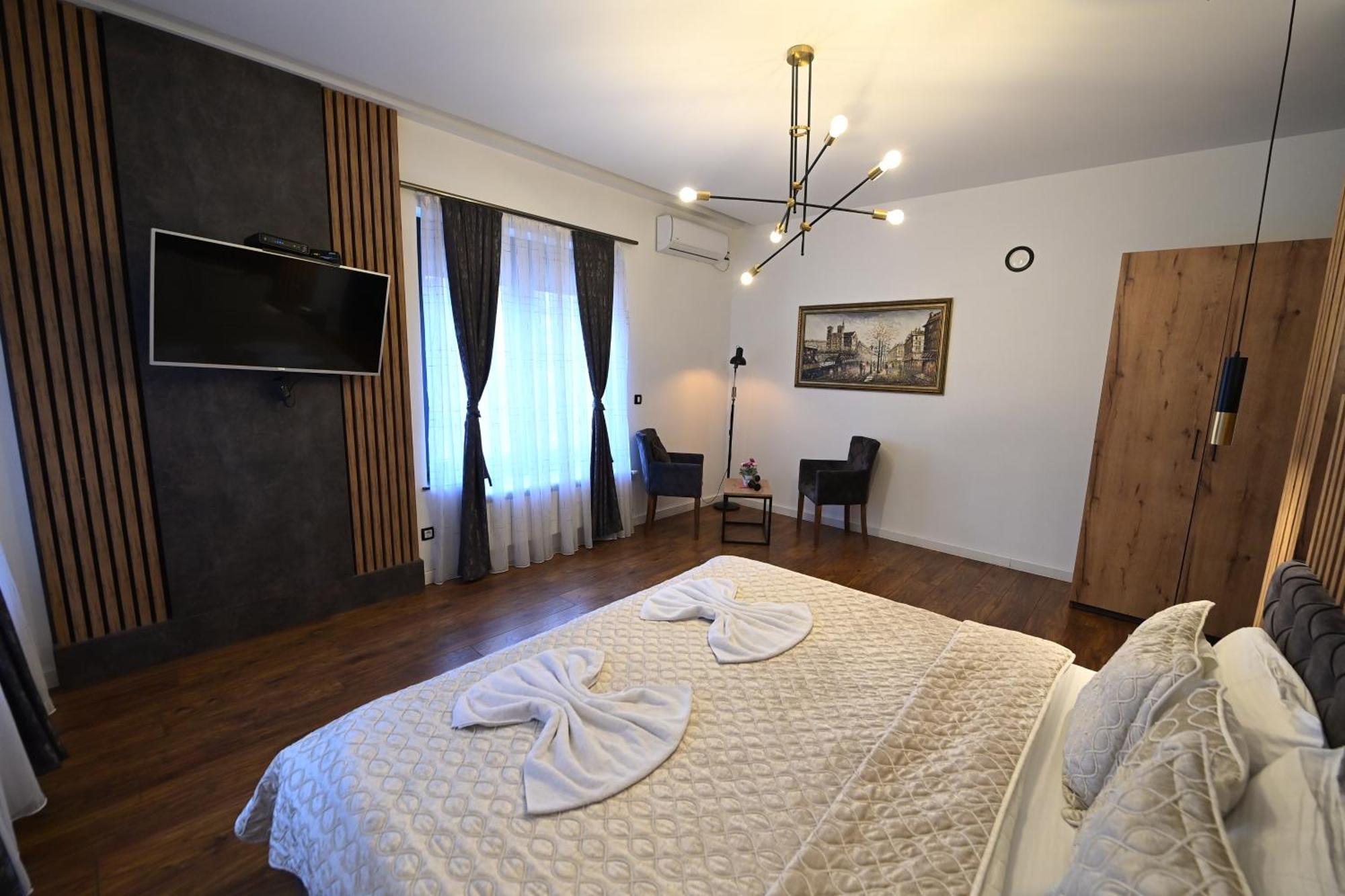Hotel And Apartments Central City Prishtina Priştine Dış mekan fotoğraf