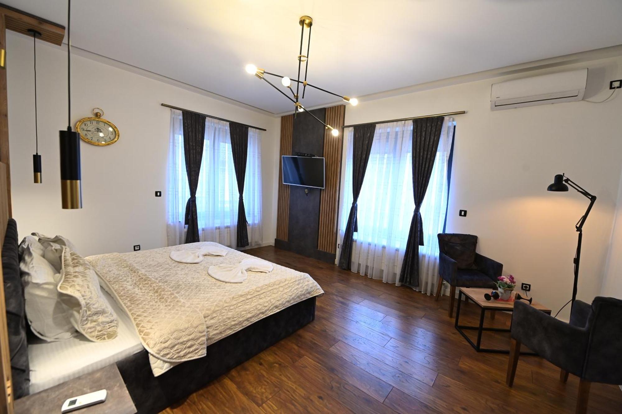 Hotel And Apartments Central City Prishtina Priştine Dış mekan fotoğraf