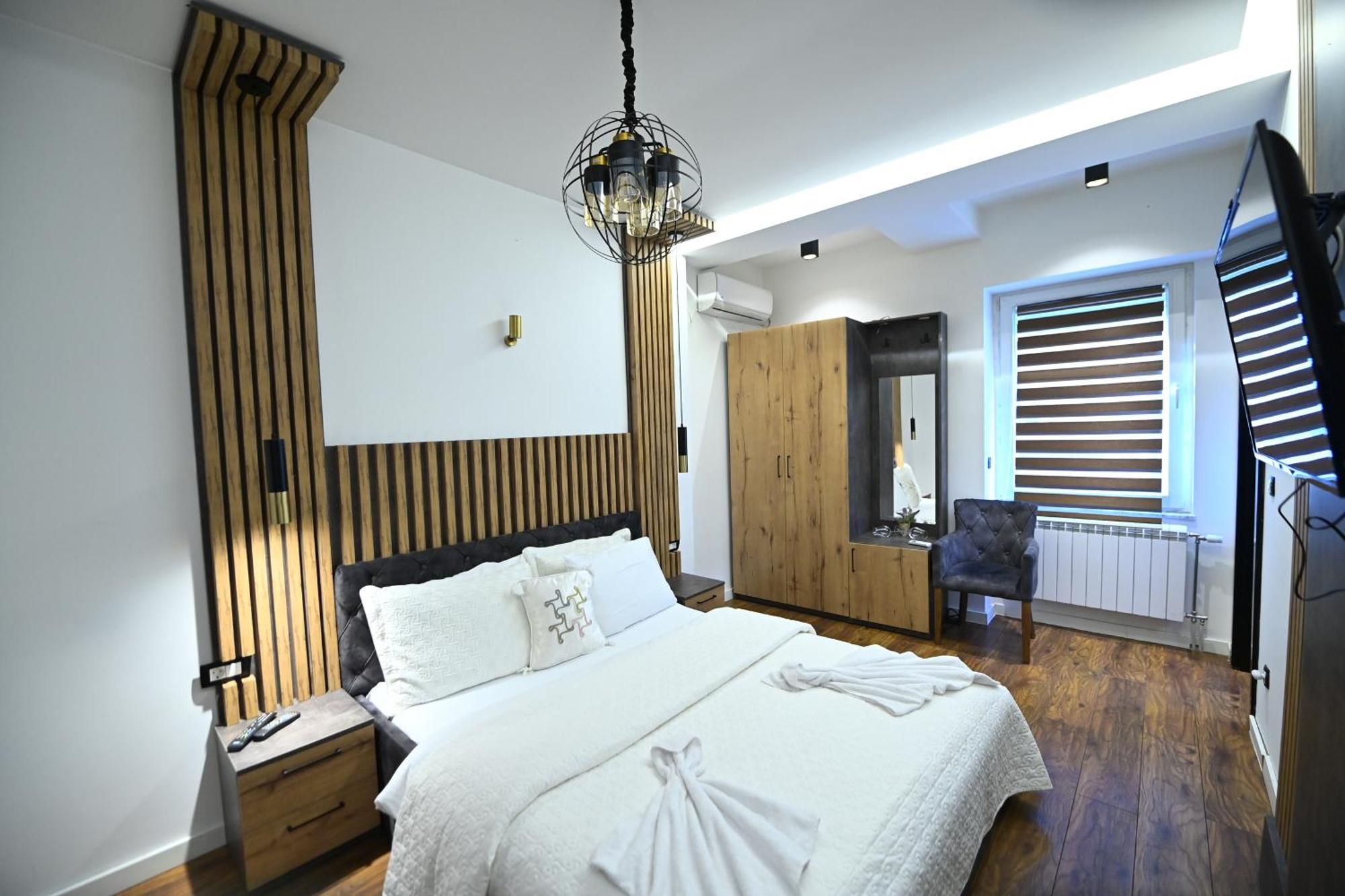 Hotel And Apartments Central City Prishtina Priştine Dış mekan fotoğraf
