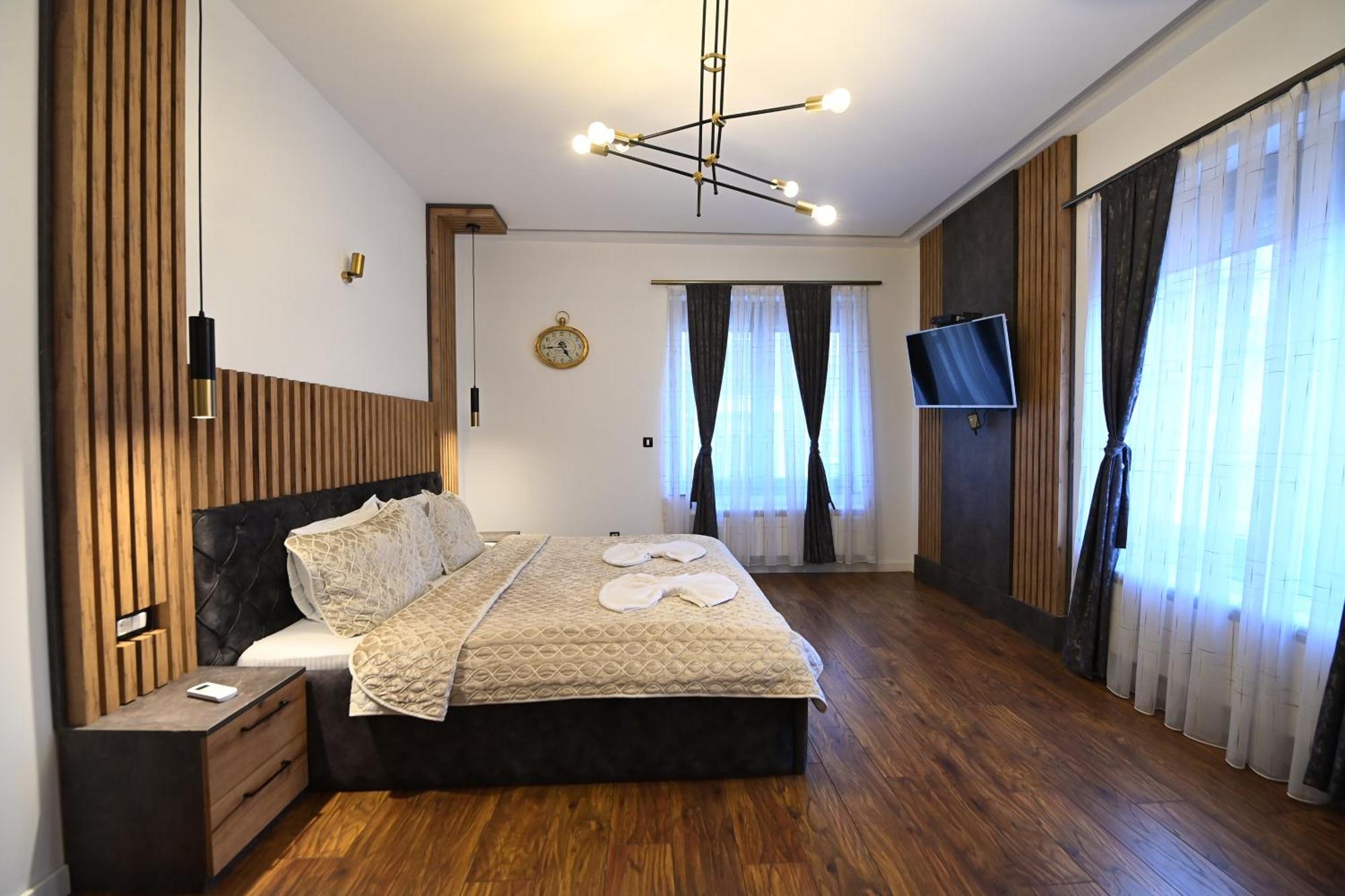 Hotel And Apartments Central City Prishtina Priştine Dış mekan fotoğraf